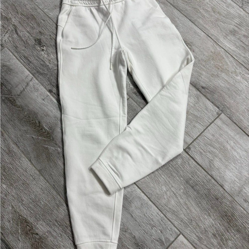 Lululemon Athletica White Jogger/ Sweatpants